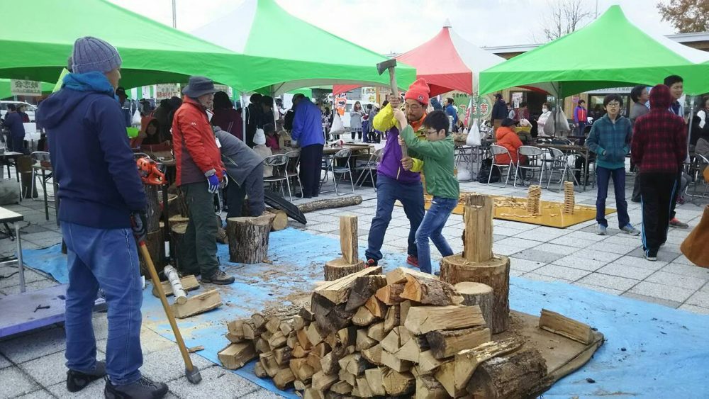 大収穫祭薪割り体験